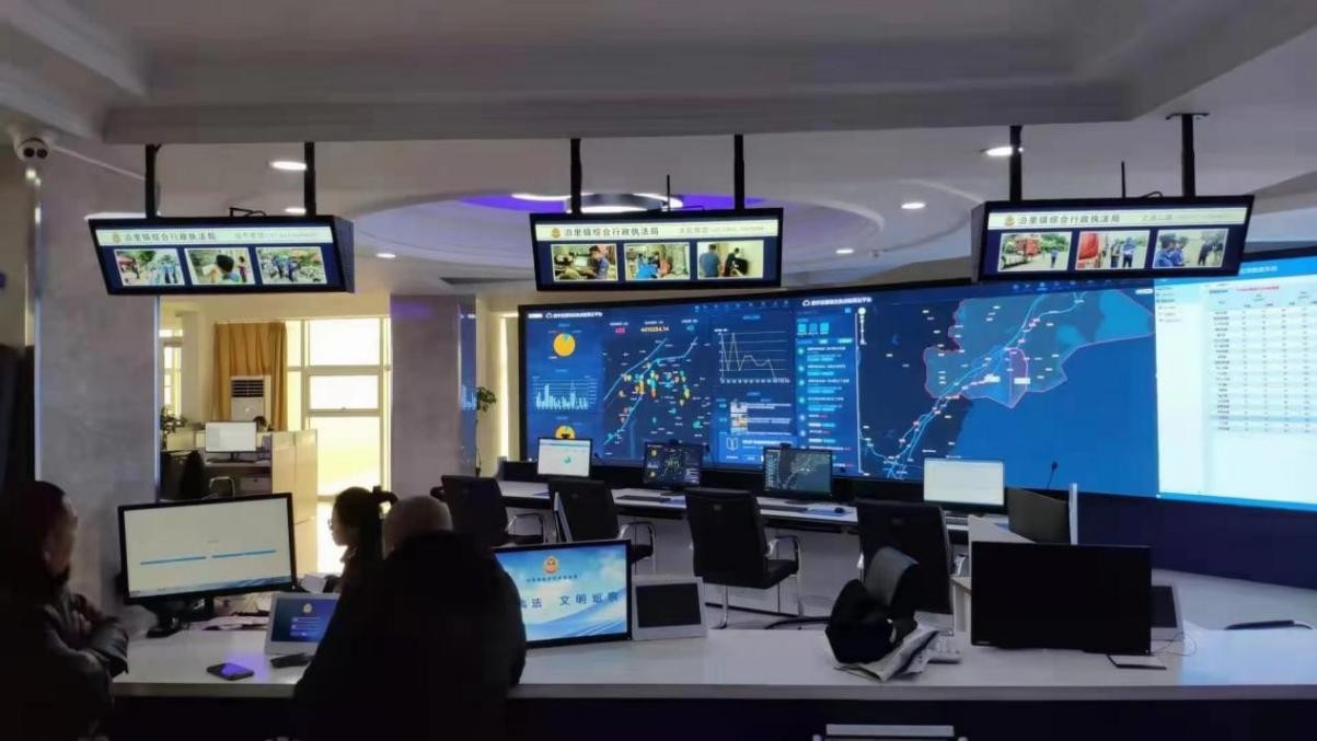 一屏多面，任意分屏！條形智能雙面屏實(shí)現(xiàn)百變布局 